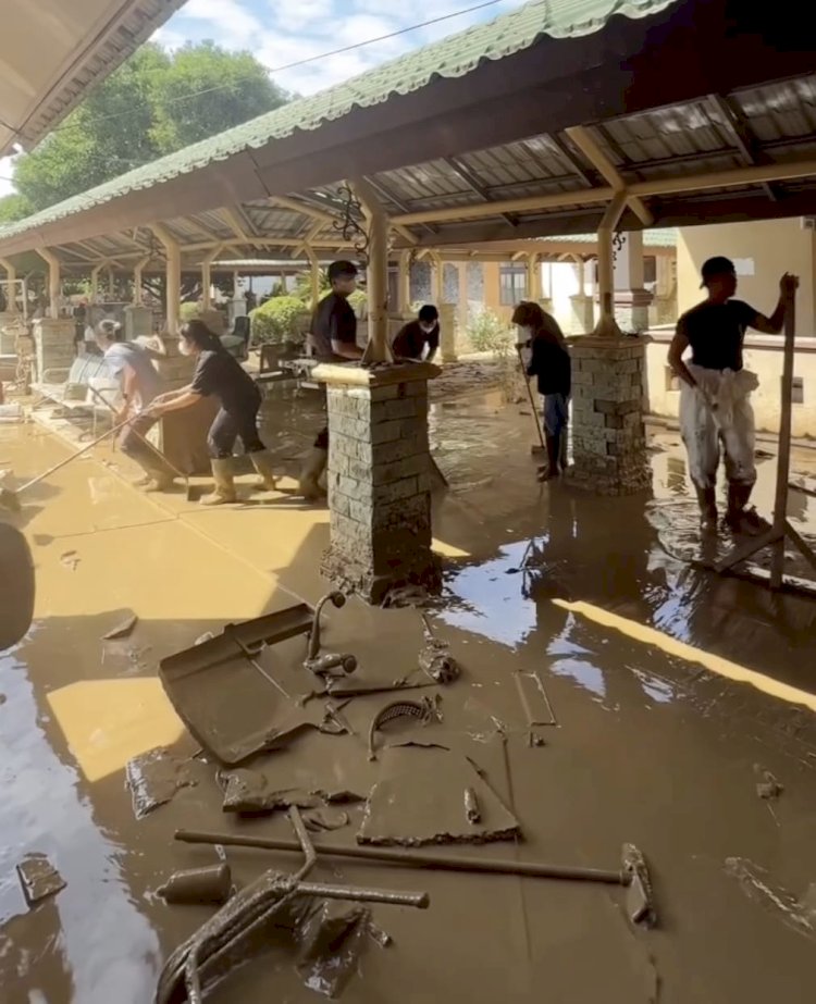 Pemandangan Warga dan TNI Gotong Royong Bersihkan RSUD Aceh Tamiang, Kini Bisa Digunakan