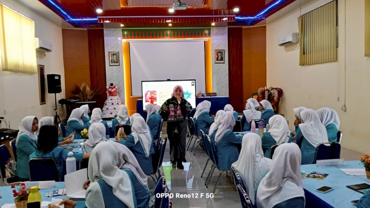 Program Guru Tamu SMKN 3 Jakarta, Dr. Nurlina Rahman Bawa Siswa OTKP Praktik Public Speaking dan Event Management
