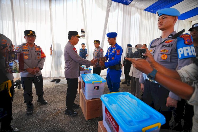 Kapolri Beri Motivasi dan Apresiasi kepada Anggota Polri Terdampak Bencana di Sumbar