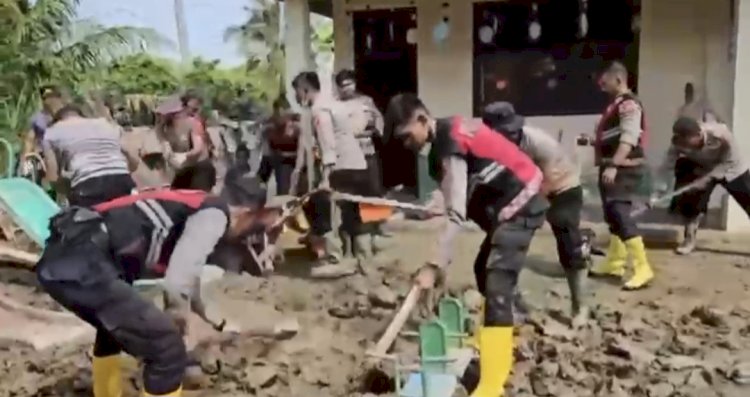 Gotong Royong Polri dan Masyarakat, Polres Pidie Jaya Percepat Pemulihan Pascabanjir dan Fasilitas Pendidikan
