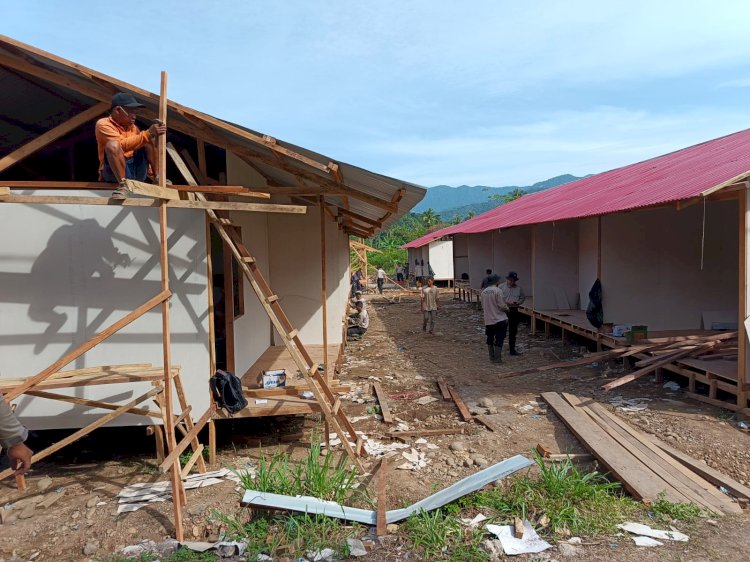 Capai 47 Unit, Pembangunan Huntara Sat Brimob Polda Sumbar Terus Berjalan di Pauh