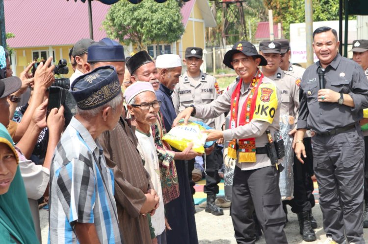 Kapolda Aceh Serahkan 300 Kasur dan Dana Tunggu Hunian untuk Korban Bencana di Ketambe