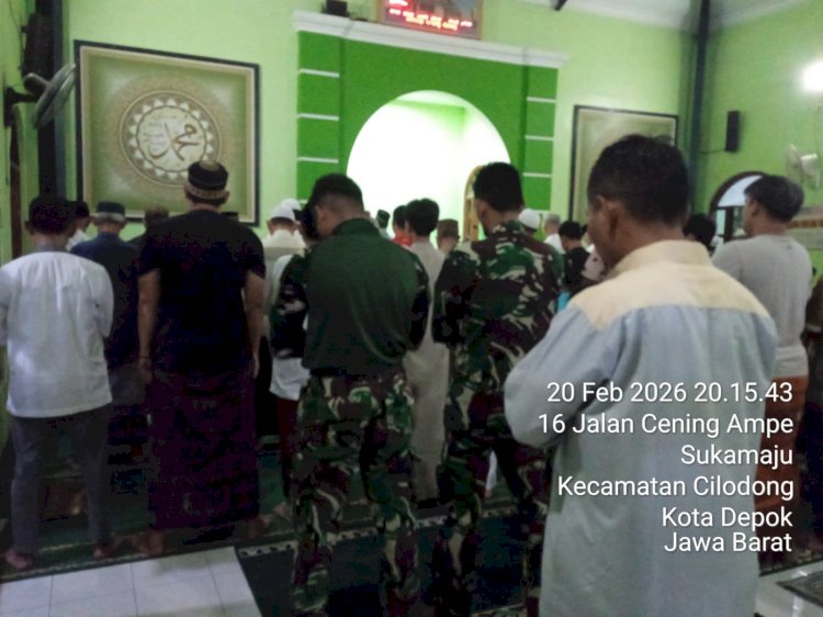 Satgas TMMD Kodim Depok Gelar Tarawih Bersama Warga Sukamaju