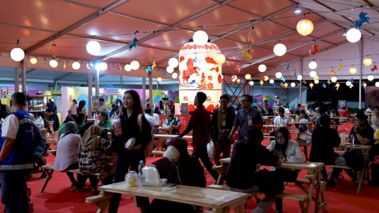 Gemerlap Lampion Terangi Lapangan Banteng, Imlek Festival 2577 Jadi Ruang Pertemuan Budaya