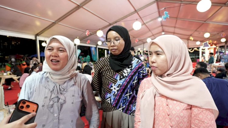 Melipir usai Ngantor, Tiga Sahabat Ini Terpukau Sajian Keberagaman di Imlek Festival 2577