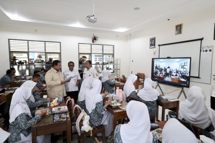 Perbaiki Kualitas Pendidikan, Prabowo Targetkan Tambah Papan Interaktif Digital ke Sekolah-sekolah