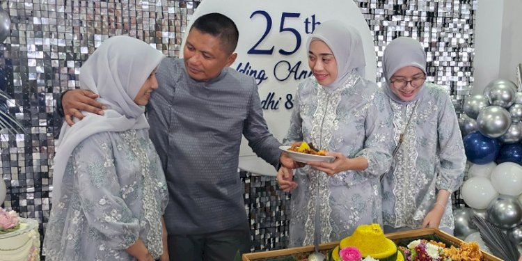 Marsekal Muda Budhi Achmadi Gelar Syukuran Pernikahan Perak Secara Sederhana